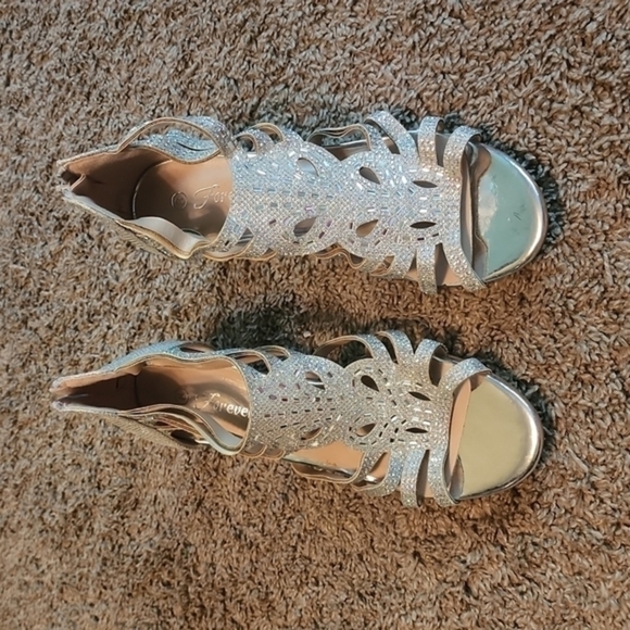 Shoes - Gorgeous Womens Silver Embellished Prom Forever High Heel Shoe Sz 8 used once
